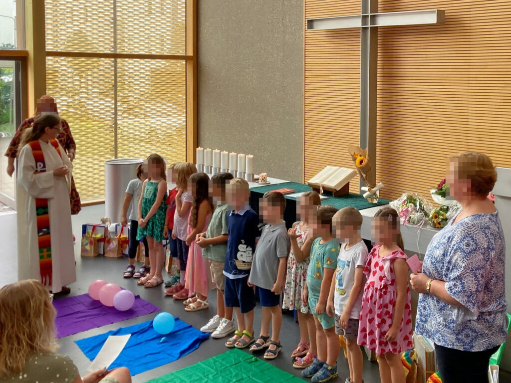 Verabschiedung der Vorschul- und Hortkinder beim Gottesdienst am 31.07.2024 in der Ev. Johanneskirche Wiesbaden - Verlesen der Talente